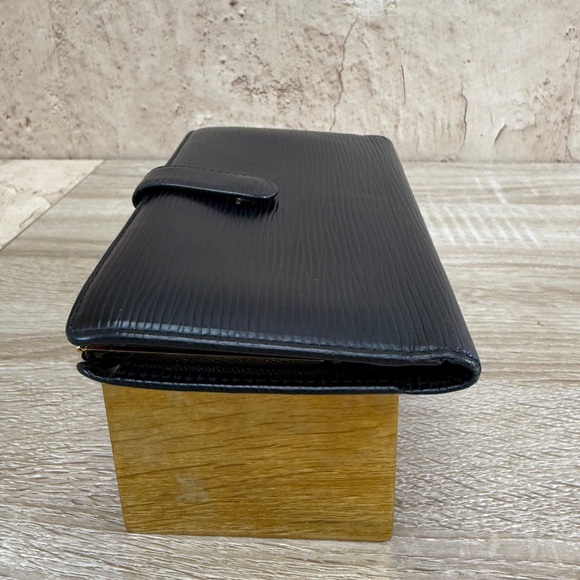 Louis Vuitton Black Epi Long Continental Kisslock Wallet - Picture 4 of 5